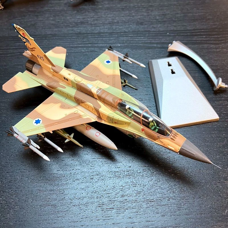 1: 72 US F-16I Storm Two seat Multi mission Fighter Metal Model with Weapon Whee - Image 1 of 4