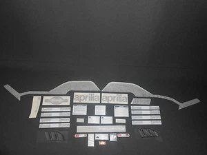 NUEVO JUEGO DE CALCOMANÍAS NEGRAS APRILIA RST 1000 FUTURA 2003 GENUINAS AP8177665 - Imagen 1 de 7