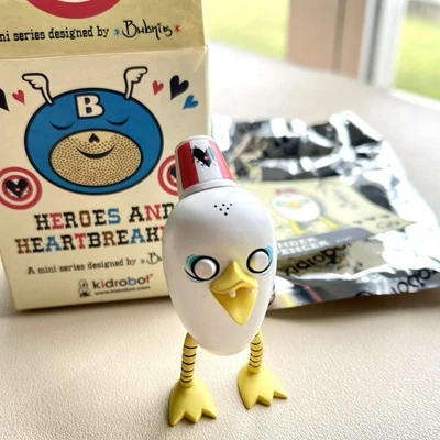 Minifigura de héroes y rompecorazones “Tender Spencer” de Kidrobot RYAN BUBNIS Foto 1 de 4