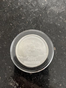 Ronda de plata de 1 oz - Happy Halloween Flying Witch .999 remolque de plata pura - Imagen 1 de 4