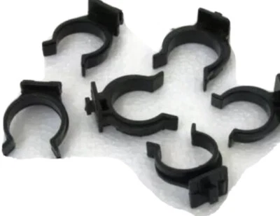 GANCIO MOLLE PER ZOCCOLO MOBILI CUCINA ATTACCO SU PIEDINI ZOCCOLATURA Pz.6 - Immagine 1 di 2