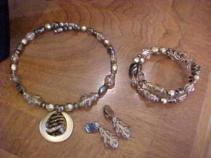 LOT MATCHING NECKLACE, BRACELET AND CLASP EARRINGS BROWN TONES - Picture 1 of 12