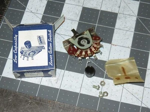 NOS CENTRALAB CRL 1459 2 position 4 POLE LOW CAPACITY LEVER ACTION SWITCH - Picture 1 of 3