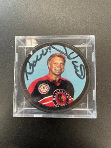 BOBBY HULL SIGNED AUTOGRAPHED CHICAGO BLACKHAWKS HOCKEY PUCK   *8692 - Picture 1 of 3