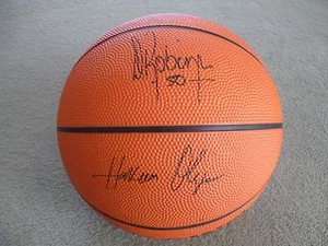 SPALDING  DREAM TEAM BASKETBALL WITH PRINTED OUT PLAYERS AUTOGRAPHS ON IT. - Picture 1 of 9