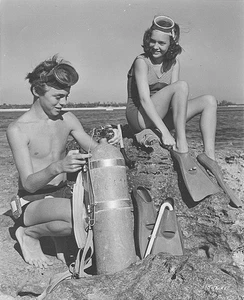 LUKE HALPIN & PAMELA FRANKLIN Nueva Aventura de Pinball 8x10 en blanco y negro foto - Imagen 1 de 1