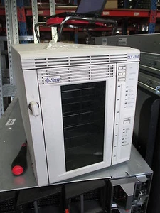 Sun DLT4700 140/280GB 7 SLlot SCSI Ładowarka samochodowa Biblioteka taśm Quantum TH5FA-HHH Drive - Zdjęcie 1 z 1