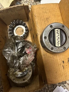 WARN LOCKING HUBS WITH KIT TO CONVERT FULL TIME TO PART TIME 4X4 - Picture 1 of 1