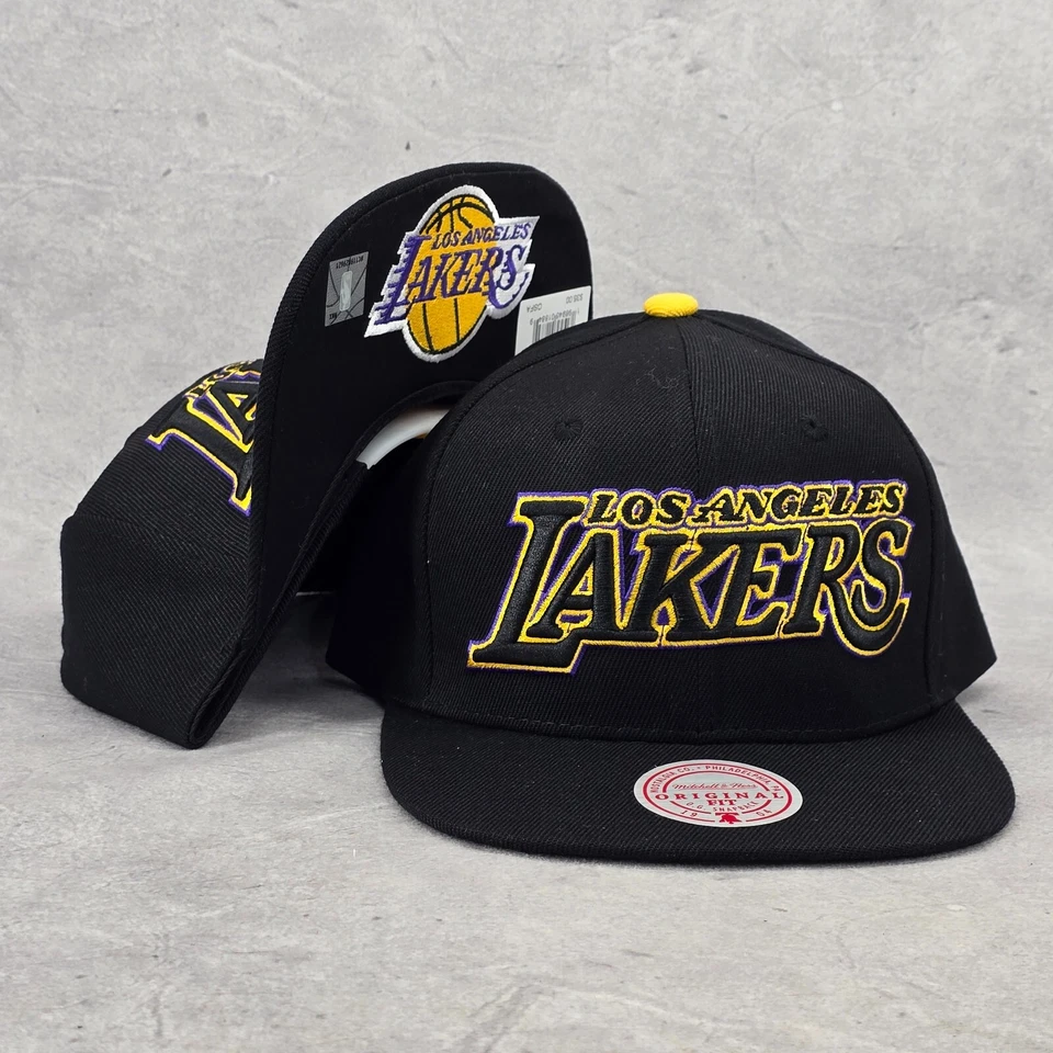 Gorra Mitchell & Ness Los Angeles Lakers Script negra y amarilla Snapback Hat Foto 1 de 4
