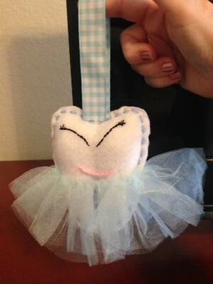 Almohada colgante de hada de los dientes con falda azul Lt - sin usar - hecha a mano Foto 1 de 4