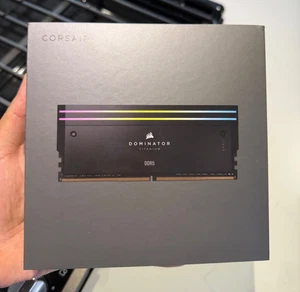 CORSAIR Dominator Titanium RGB DDR5 RAM 48GB (2x24GB) DDR5 7200MHz CL36 IntelXMP - Afbeelding 1 van 13
