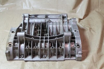 1972 Kawasaki H1 B 500 Mach III cárter inferior triplo 14001-030 - Imagem 1 de 4