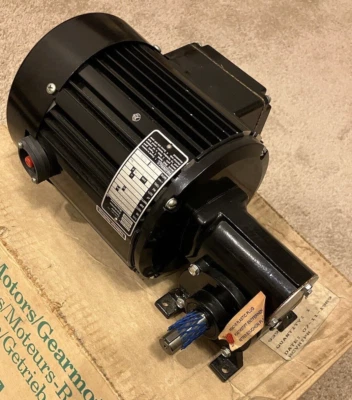 Bodine 1/3 hp Right Angle Gearmotor 220/240 vac 15:1 reduce 93 rpm 48Y6BFS1-5N - Image 1 of 4