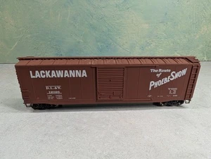 USED Accurail HO Scale 50' Box Car Lackawanna DL&W #12026 Read Description - Picture 1 of 6