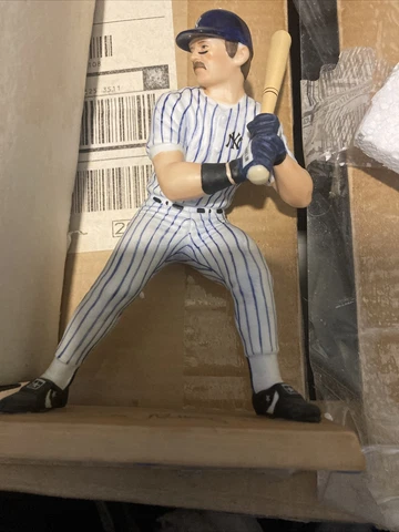 Don Mattingly Sports Impressions Figurine with Box Cover