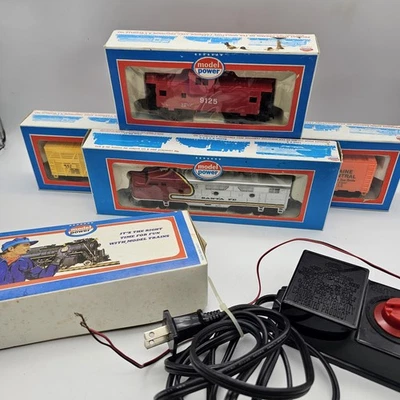 Model Power HO Scale Santa Fe Diesel Locomotive Lot - Image 1 of 4