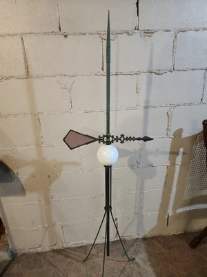 Antiguo techo de granero pararrayos bombilla de vidrio de leche   Foto 1 de 4