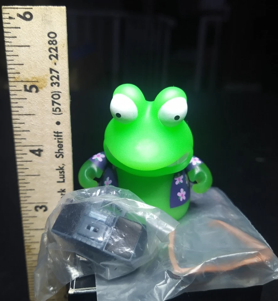 Futurama Kidrobot 盲盒系列 1 Slurms MacKenzie 公仔 带物品 无盒 — 第 1/1 张图片