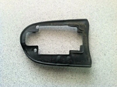 00 BMW 325xi 325i 330i 330Ci E46 ~ SELLO CERRADURA BASE PUERTA DERECHA ~ 51218216130					 Foto 1 de 3