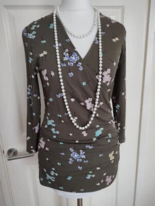 🎀BODEN BLOUSE S/M,10/12 PETITE WRAP STYLE JERSEY OLIVE GREEN/BLUE/PINK FLOWERS - Picture 1 of 14