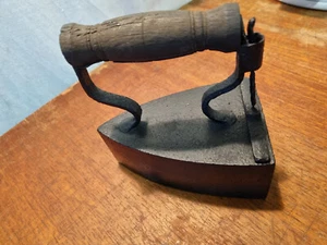 Antique Size ? by ? Cast Iron Slug Clothes Iron - Victorian - Picture 1 of 9