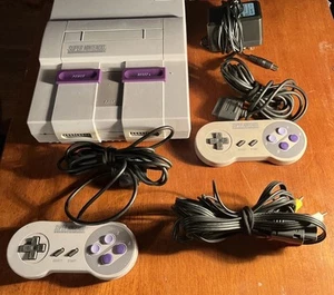 Super Nintendo SNES Console w/ OEM Controllers + w/Mario World & Donkey Kong 2&3 - Picture 1 of 8