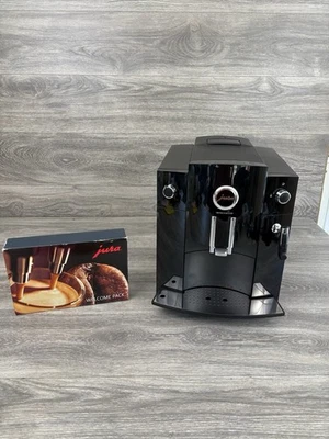 Máquina de café espresso capuchino súper automática Jura Impressa C60  Foto 1 de 4