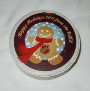 NHL STORE NEW YORK CITY HAPPY HOLIDAYS 2011 HOCKEY PUCK GINGERBREAD MAN - Picture 1 of 2