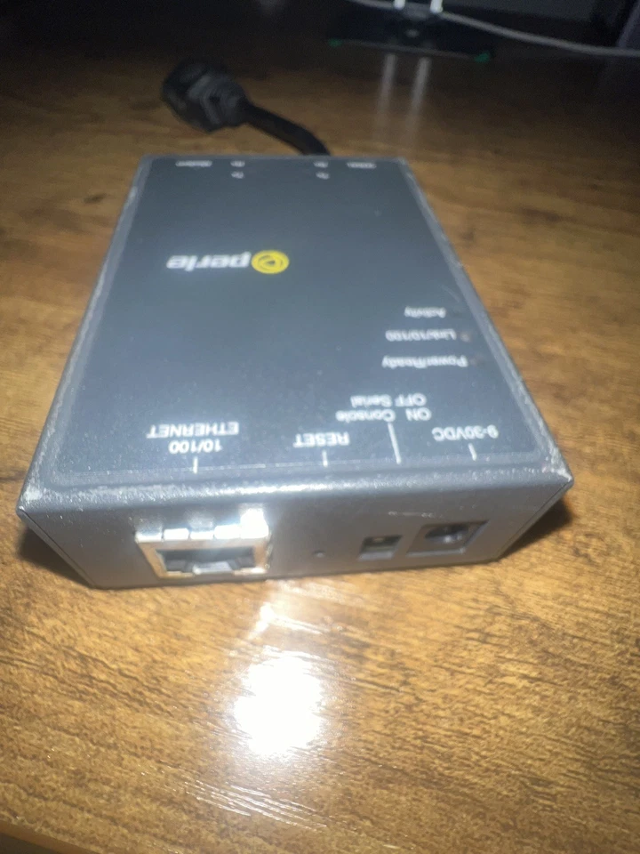 Servidor de dispositivos seguros Perle IOLAN SDS1 M / 12 V CC / USADO / LIMPIO Foto 1 de 4