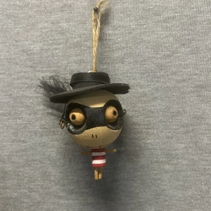 Pier 1 Importaciones Halloween Madera Pirata Ladrón BANDIT Ornamento Cabezas Locas - Imagen 1 de 3