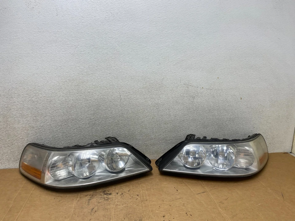 2005 to 2011 Lincoln Town Car Left+Right Side Headlights Oem T2116 DW - Image 1 of 4