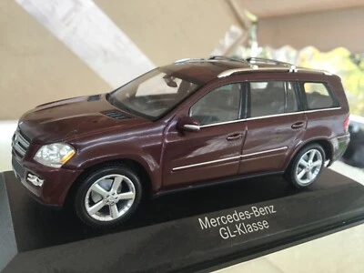 1/43  MINICHAMPS , Mercedes Benz   ，GL class ，Carneol  red。mint+++! - Image 1 of 4