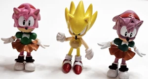 3 Figurines Sega Sonic the Hedgehog Amy Rose 2.5 Inch Tall Yellow Pink Purple - Picture 1 of 17