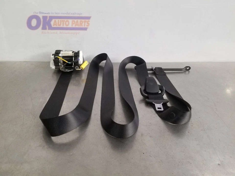 08 2008 BMW 135I FRONT BUCKET SEAT BELT RETRACTOR BLACK RIGHT PASSENGER Foto 1 de 4