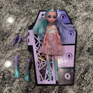 Monster High G3 Skulltimate Secrets Fearidescent Lagoona Blue Doll EUC W/ Locker - Picture 1 of 17