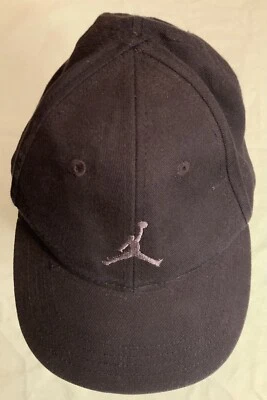 耐克 Jordan 婴儿帽平沿帽炭灰色/黑色 Jordan 标志可调节 — 第 1/4 张图片