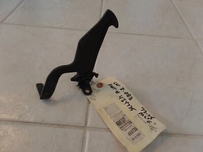 Pontiac Grand Prix 1973-1975 capó conjunto de pestillo de seguridad nuevo 484735 Foto 1 de 4