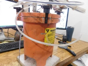 Nordson EFD Flüssigkeitstank / Reservoir. Max. Druck: 100 PSI - 7 bar. Kein Modell - Bild 1 von 4
