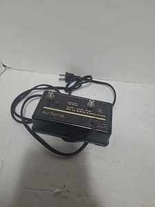Arista 56-946 25dB Distribution Amplifier with VHF / UHF / FM & Variable Gain - Picture 1 of 3
