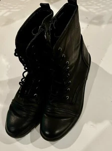 SODA TUNDRA ~ Botín de combate negro con suela con cordones para mujer con cremallera lateral 9 1/2 - Imagen 1 de 4