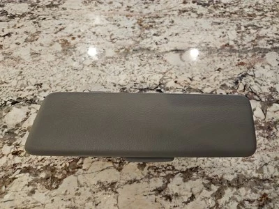 00-05 OEM Ford Excursion 3ª linha cubby bin, cinza P/N F78B-1631086-AAW - Imagem 1 de 4