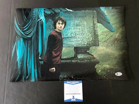 DANIEL RADCLIFFE SIGNED HARRY POTTER 12X18 PHOTO AUTOGRAPH BECKETT BAS COA Cover