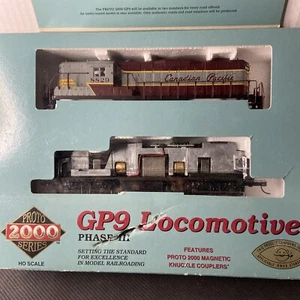 LIFE-LIKE PROTO 2000 96012 CANADIAN PACIFIC (Script) GP9 LOCOMOTIVE #8829 NIB - Picture 1 of 6
