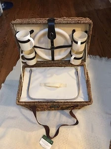 Picnic  Insulated Wine Basket with Wine/Cheese Service for Two - Picture 1 of 11