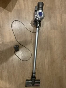 DYSON V6 CORDLESS VACUUM CLEANER NEW BATTERY - Picture 1 of 3