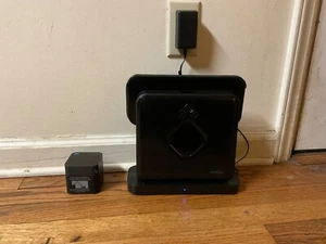 irobot braava 380t robot mop. - Picture 1 of 3