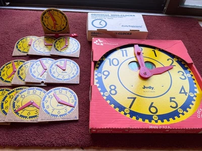 Paquete de relojes Judy originales. . Construcción en madera. Manecillas de plástico móviles. Nuevo Foto 1 de 4