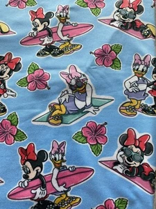 TELA DBP Disney media yarda azul NUEVO - Imagen 1 de 2