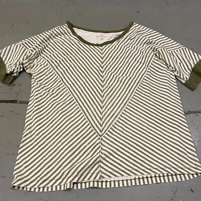 Camiseta de manga corta a rayas verde oliva Woman Within grande Foto 1 de 4