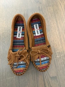 Minnetonka Women's Moccasin 8 Brown Kilty Suede Flat Shoes Aztec Leather - Picture 1 of 12
